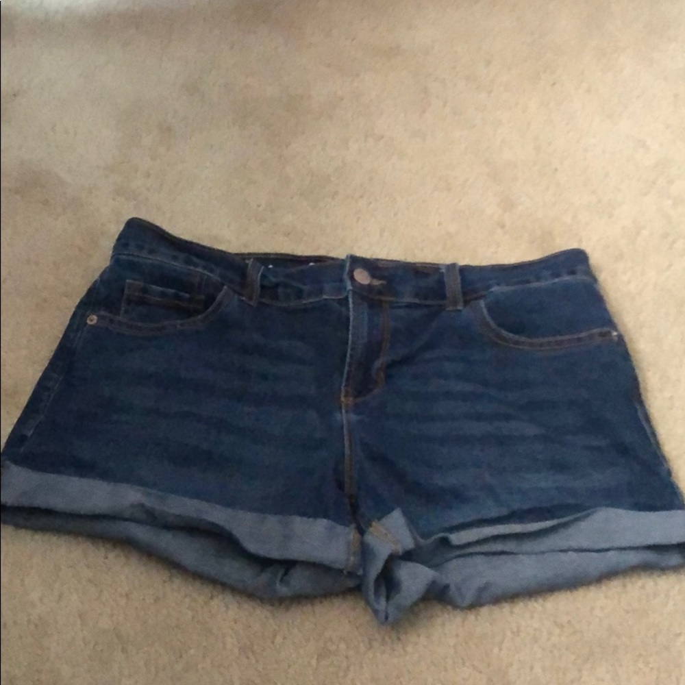 Cuffed denim shorts